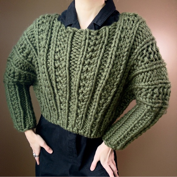 Lina Glasir Sweaters - Green Cropped Knitted Sweater